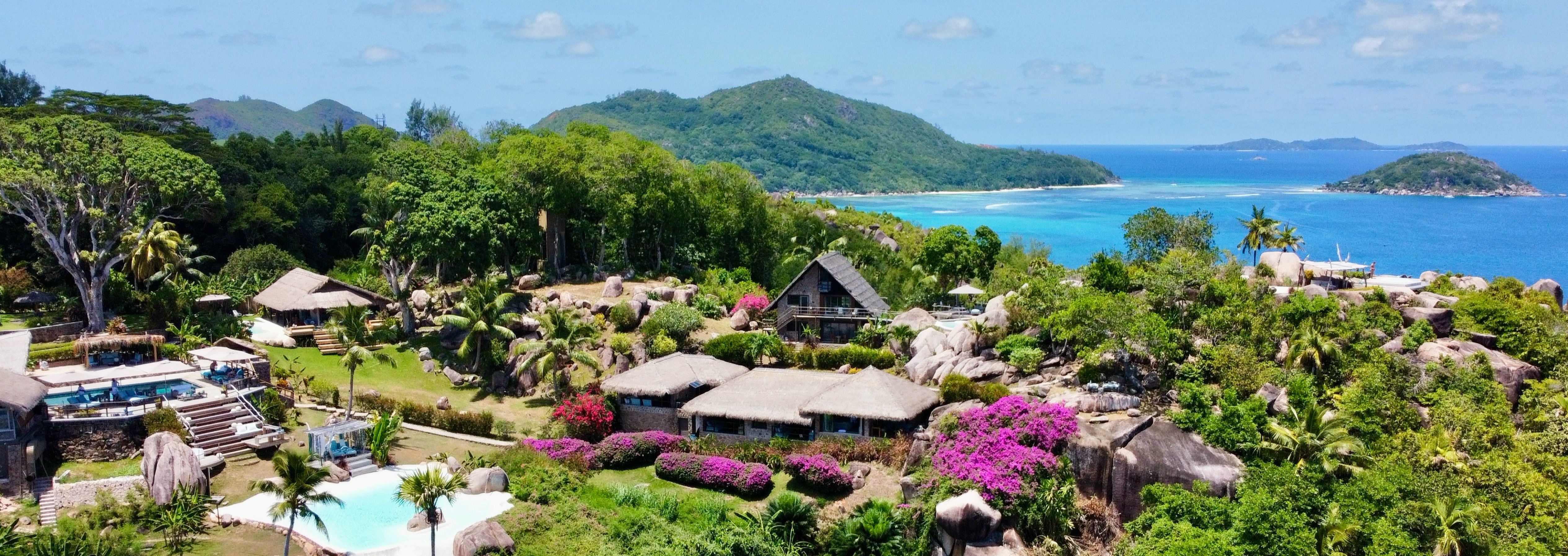 Jacuzzi avec vue sur la mer à Praslin